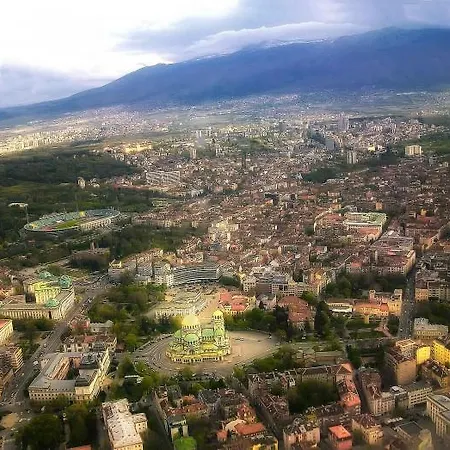 Апартаменти Near Paradise Centre